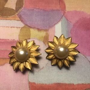 Vintage Faux Pearl Flower Earrings